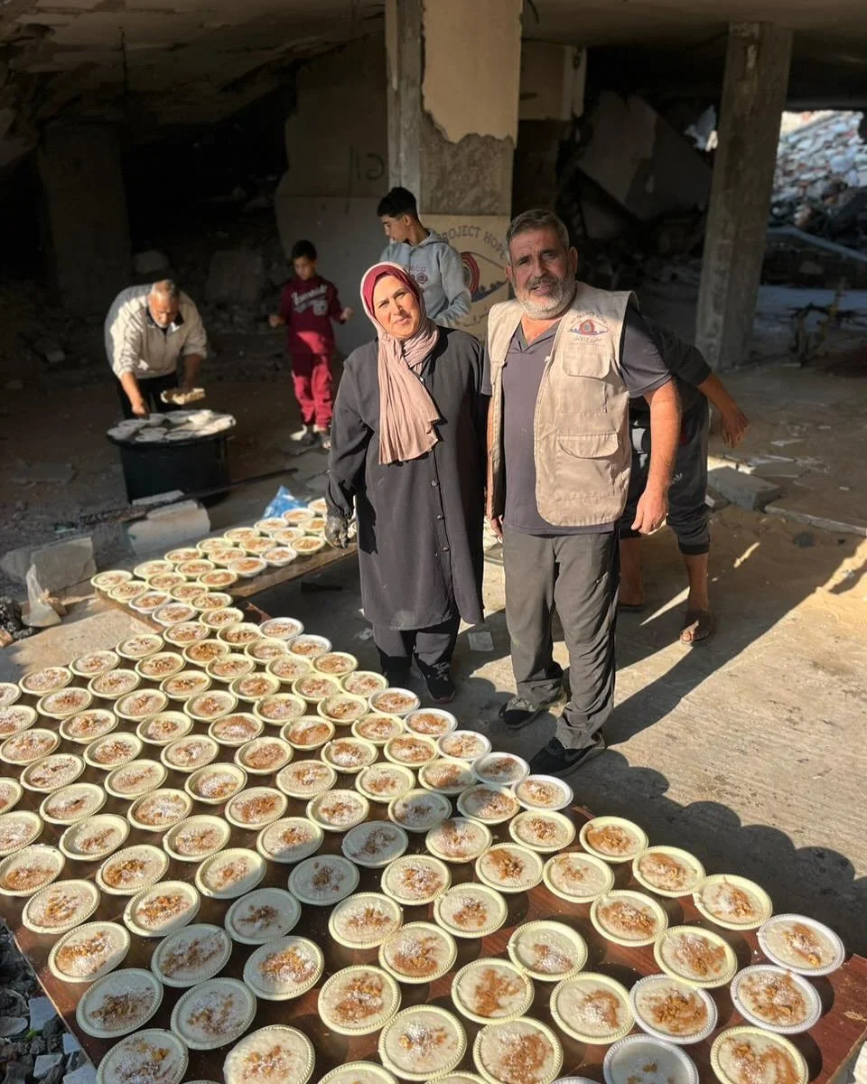 Chef Samah and Abu Raafat prepared and served a delicious rice pudding that was a huge hit 🤍🍚
Around 200 servings were shared at the food kitchen in Gaza City. They were made with care, love, and community.