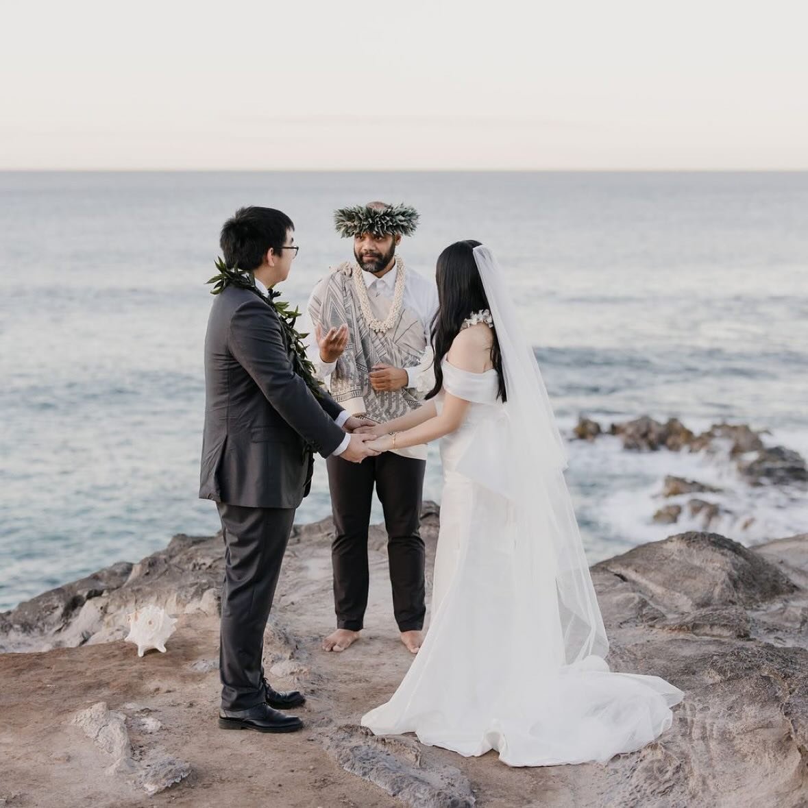 A sweet ceremony right at sunset on elopement day.  I loved taking care of her beautiful wedding dress. 🌊
⠀⠀⠀⠀⠀⠀⠀⠀⠀
Planner: @roamelopement
⠀⠀⠀⠀⠀⠀⠀⠀⠀
💎 Wedding attire pressing, day of bridal concierge and post wedding dress cleaning. Pricing and bo