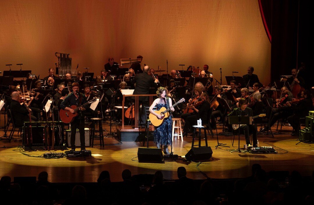 Amazing concert featuring Amy Grant &amp; the Memphis Symphony Orchestra at the Canon Center, Memphis, TN.

The lighting changed &amp; altered the mood throughout the concert.  For all the talent on stage, there are impressive people out there in cha