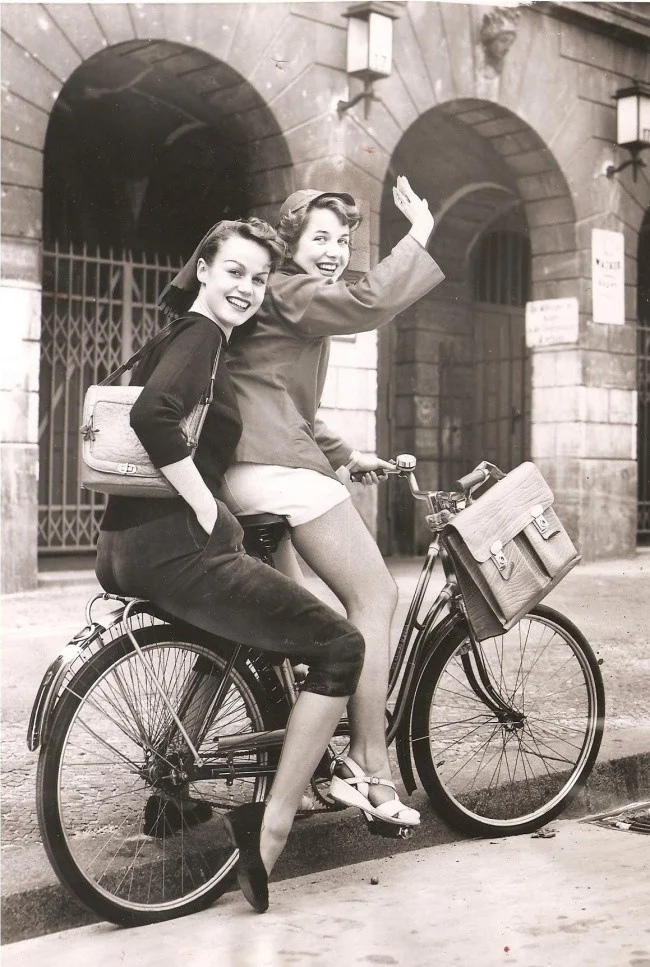 Mujeres en bici.jpg