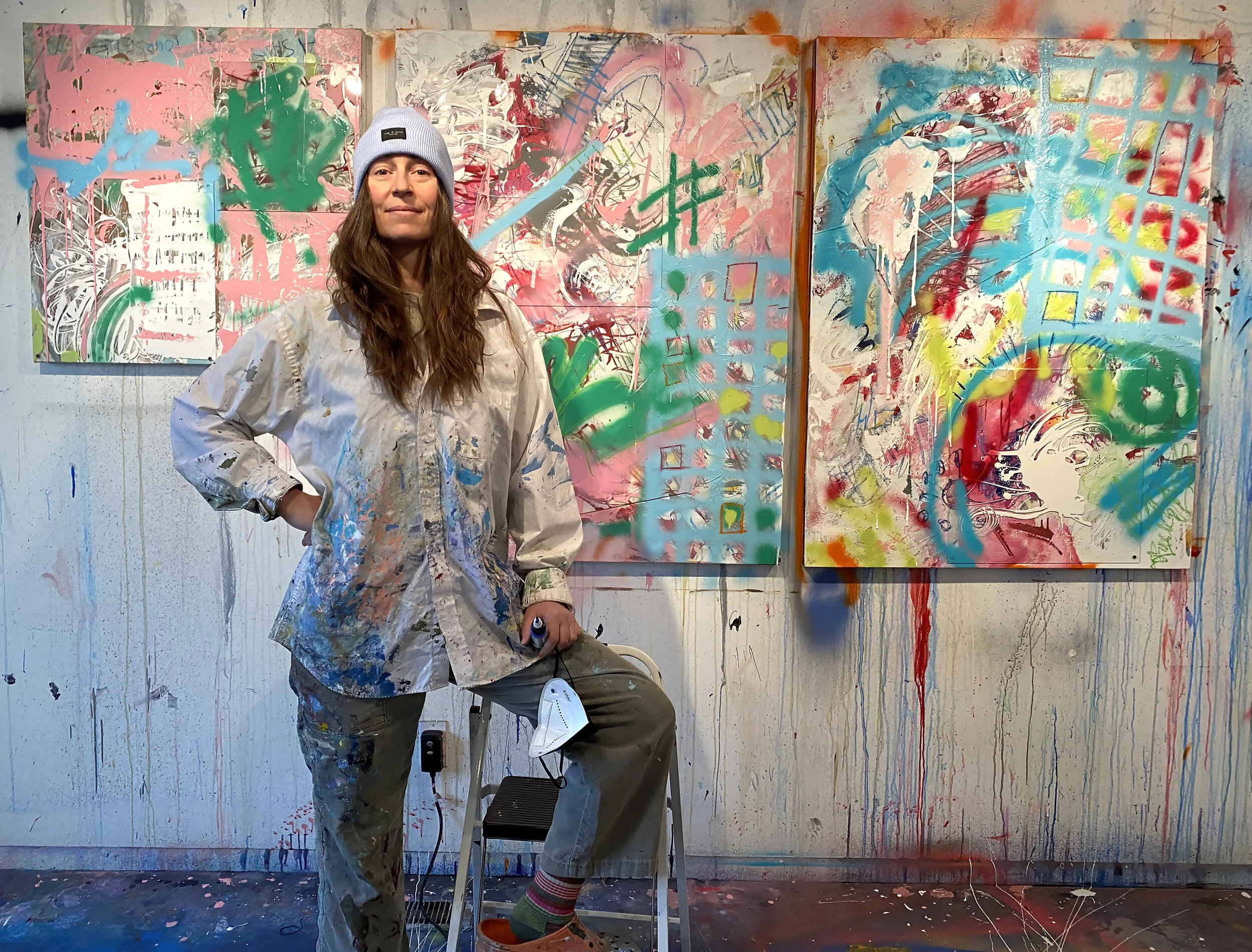 Unleashing the Many Layers of Abstract Painting with Acrylic Glass and Canvas