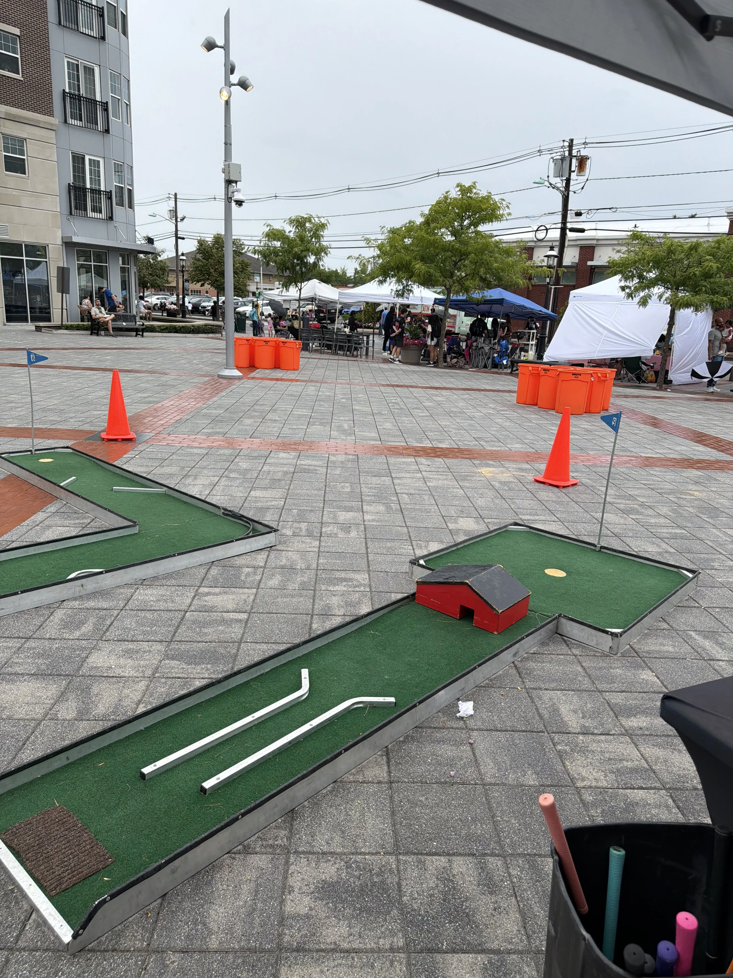 mobile mini golf set made of aluminum for added strength and durability setup with obstacles for added fun