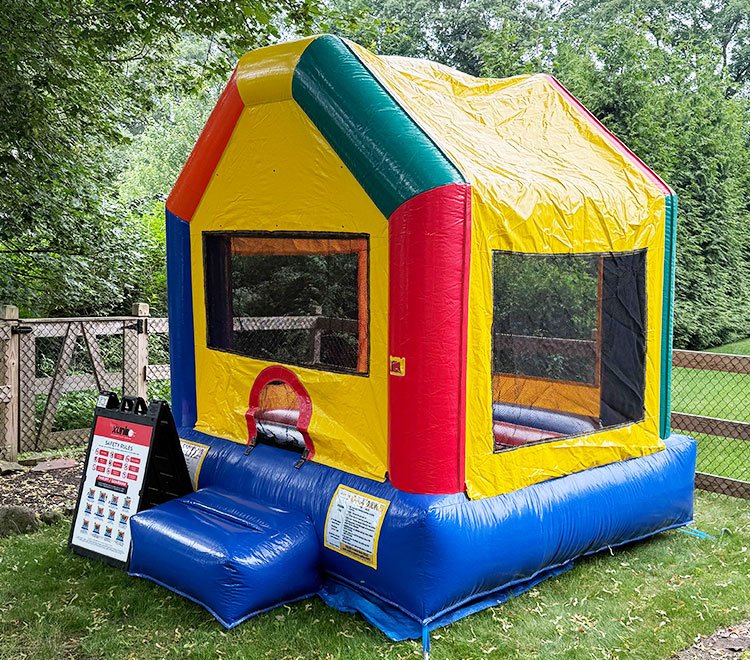 10ft x 10ft small bounce house perfect for toddlers