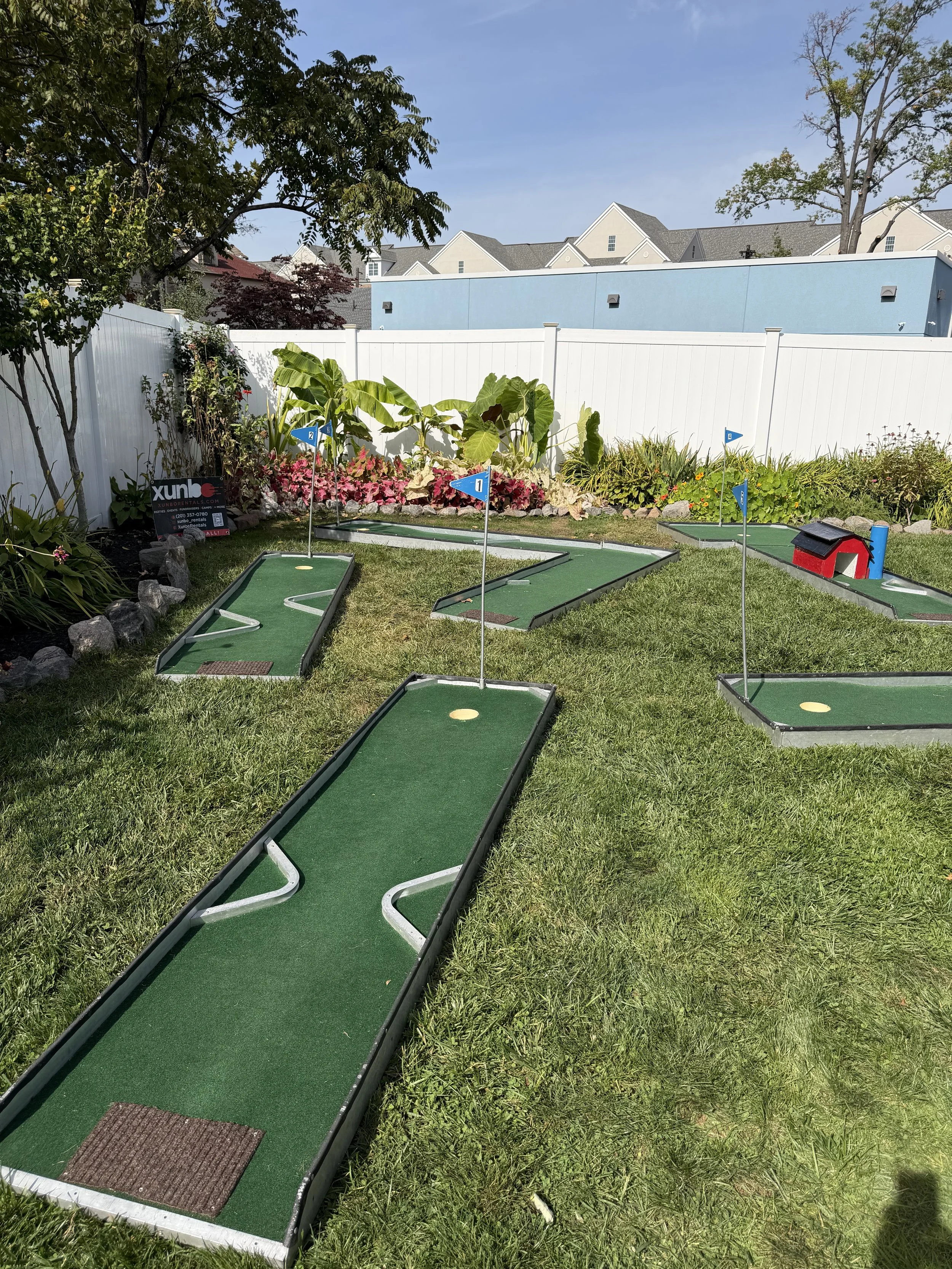 mobile mini golf rental for outdoor and indoors fun or competition