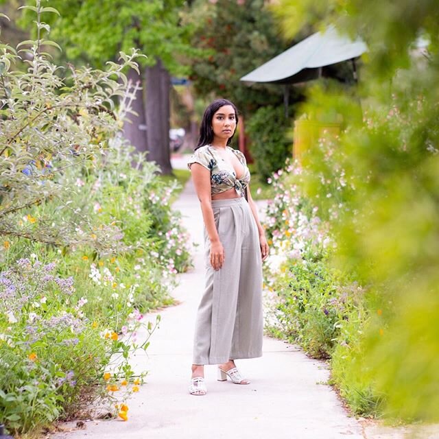 🌸🌺🌿Secret Garden🌿🌺🌸
⠀⠀
This photo concludes week 5 for #Athriftedcolorstory, and Green week. -
I love any opportunity to highlight my love of green fashion. A fashion industry where workers and our planet are not exploited, and both human right