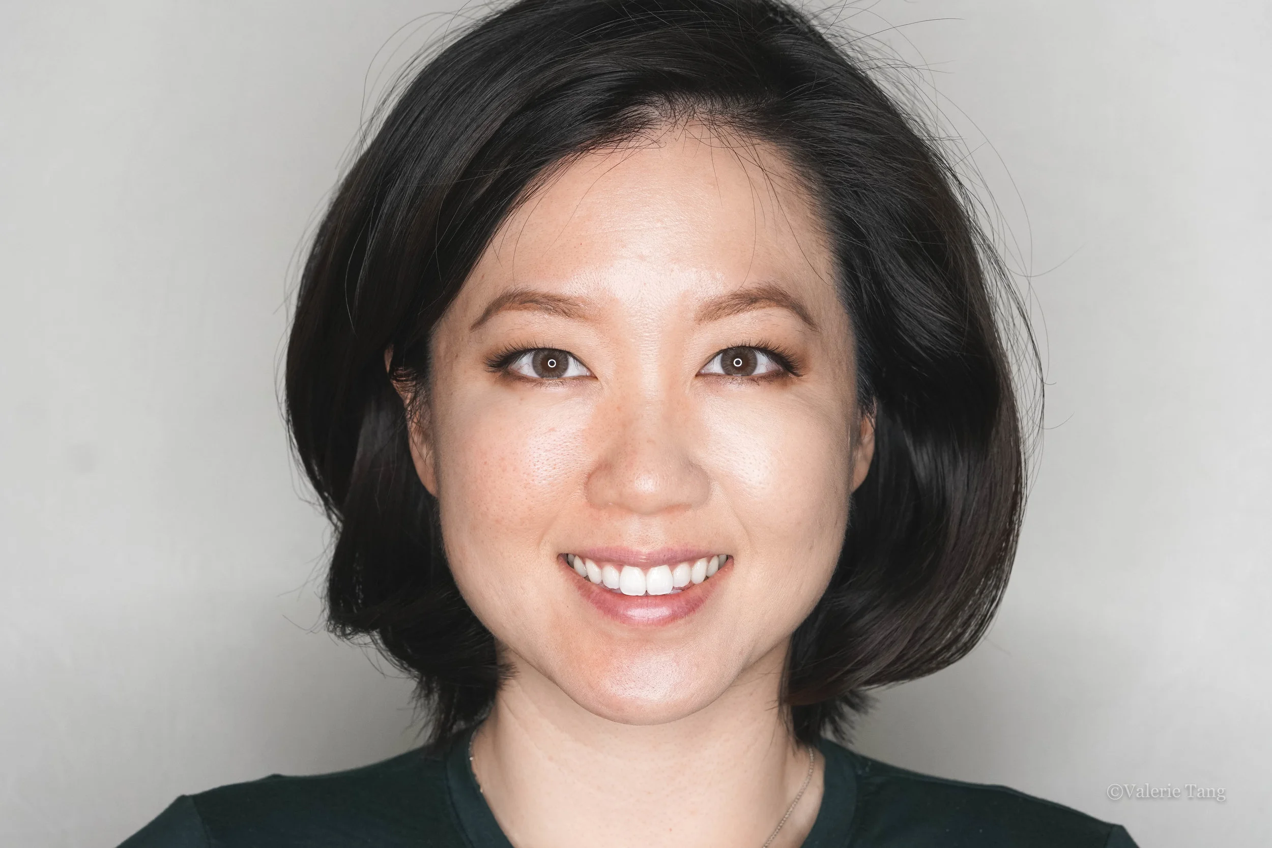 L: bare face, R: foundation