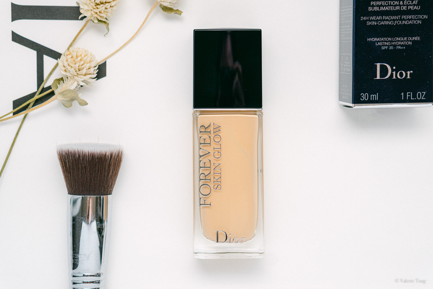 Dior Forever Skin Glow Caring - Makeup Without Titanium Dioxide Dior Forever Skin Glow Caring - Makeup Without Titanium Dioxide