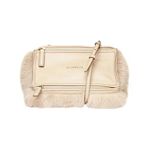 11.11.14-Givenchy-Glamour-BlogPost_500(W)x500(H)px_02.jpg