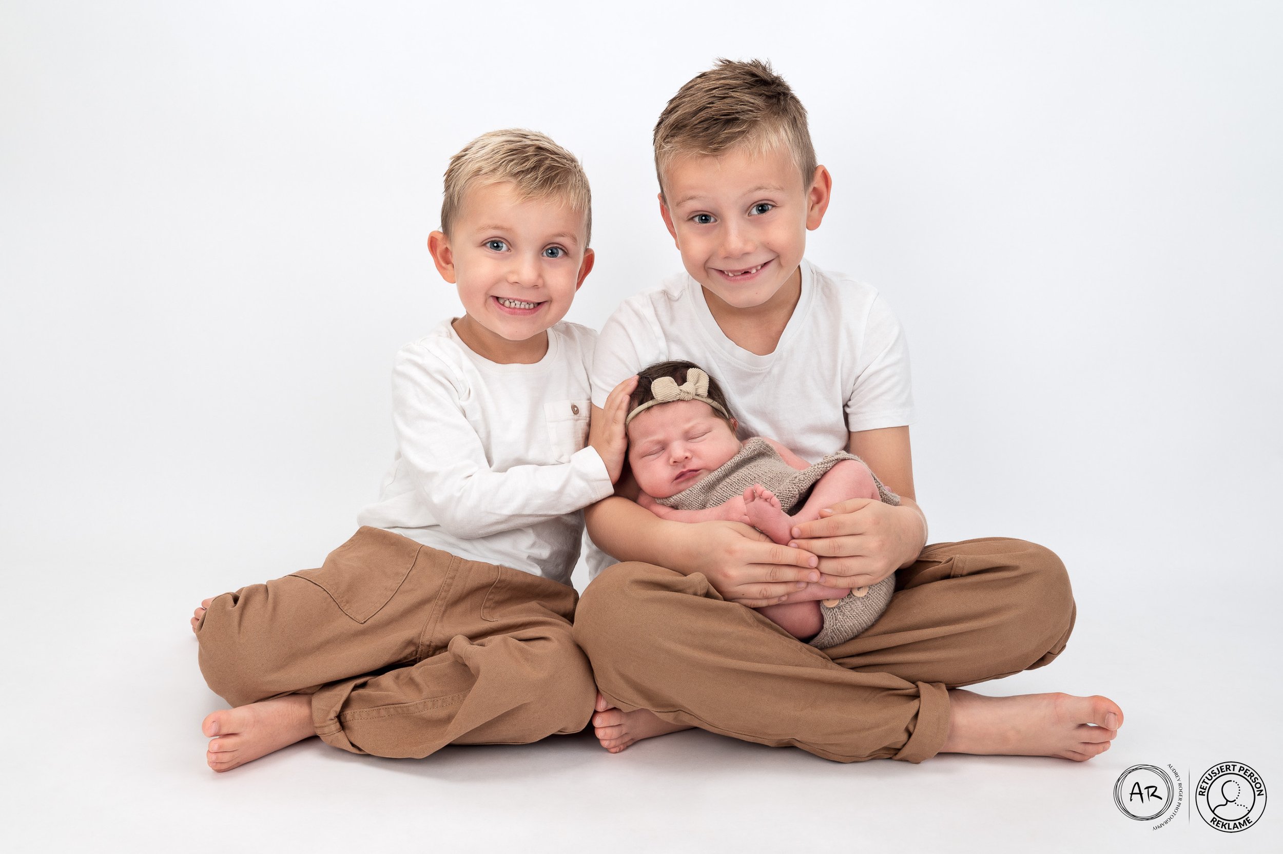Søskenfotografering i studio (1347)