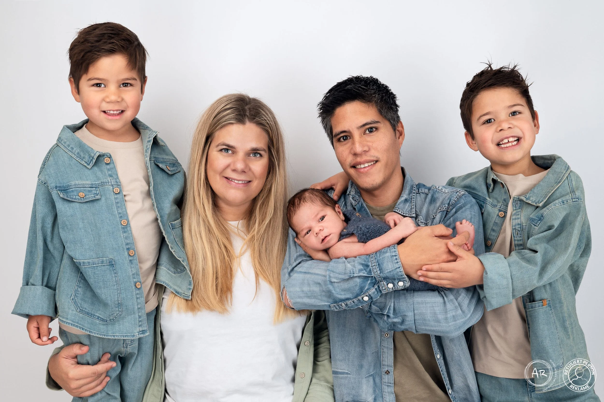 Familiefotografering i Studio Sævelandsvik (1513)