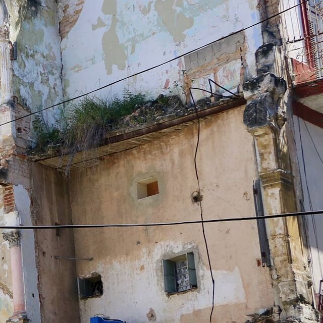 Falling into...
Havana, Cuba - August, 2018
&copy; Tania Gherardi
......
#Globetrotting #photography #cuba #havana #lahabana #ilovecuba #discovercuba #cubaautentica #colorloving #brokendown #architecture #colorliving #colorcontrast #whenincuba #looku