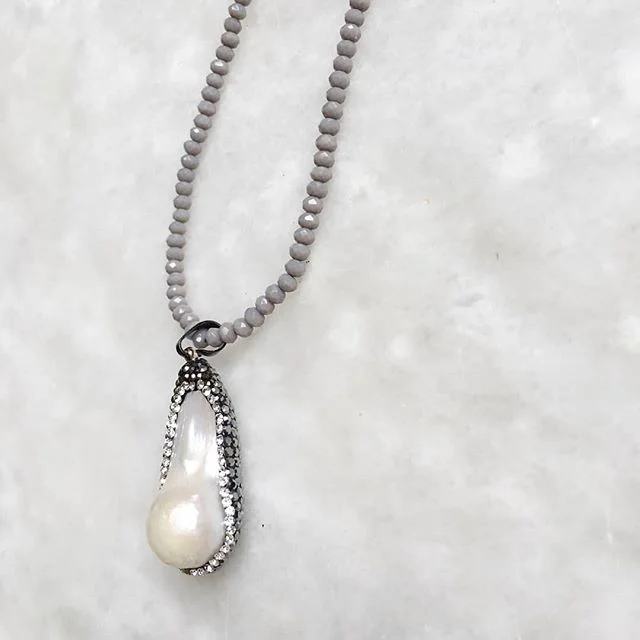 Nothing as alluring as our encrusted Simple Pearl Necklace!❤💎👗💋Perfect for a night out dancing or glamorous event! 
#glamorous #sparkling #youthfulenergyinspired #costumejewellery #necklace #pearls #versatilejewellery #nightout