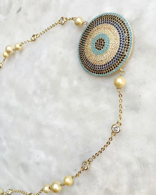 The vibrant turquoise colour in this necklace will give its wearer new found confidence!! Inspired by North African elements.

#turqouisejewellery #elegant #fashionjewellery #costumejewellery #newyeialert #newpiecealert #crystals #pearls #gold #colou