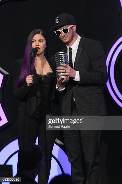  Rob and Corinne accept the 2017 Webby for Best Web Personality.&nbsp; 