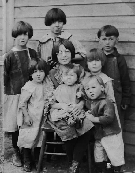 Mary Ang Joe Marge Theresa Ann Ed Frank c 1927