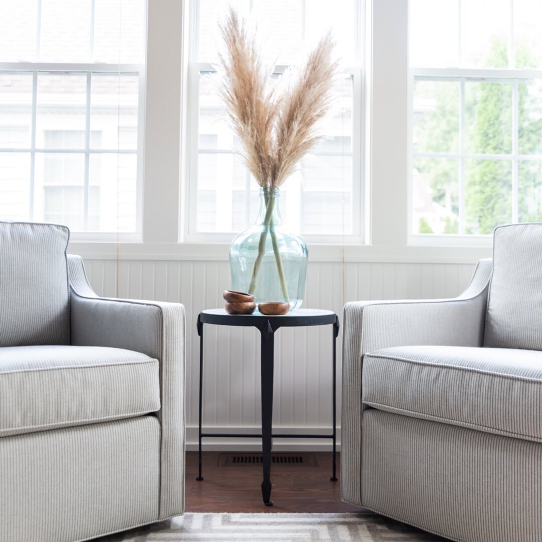 Cozy, light + airy.  Come have a seat.
.
.
.
#interiordesign #haveaseat #chair #lakehousedecor #airy #furnituredesign #seatingareainspiration #howwedwell #lakemichigan #decor