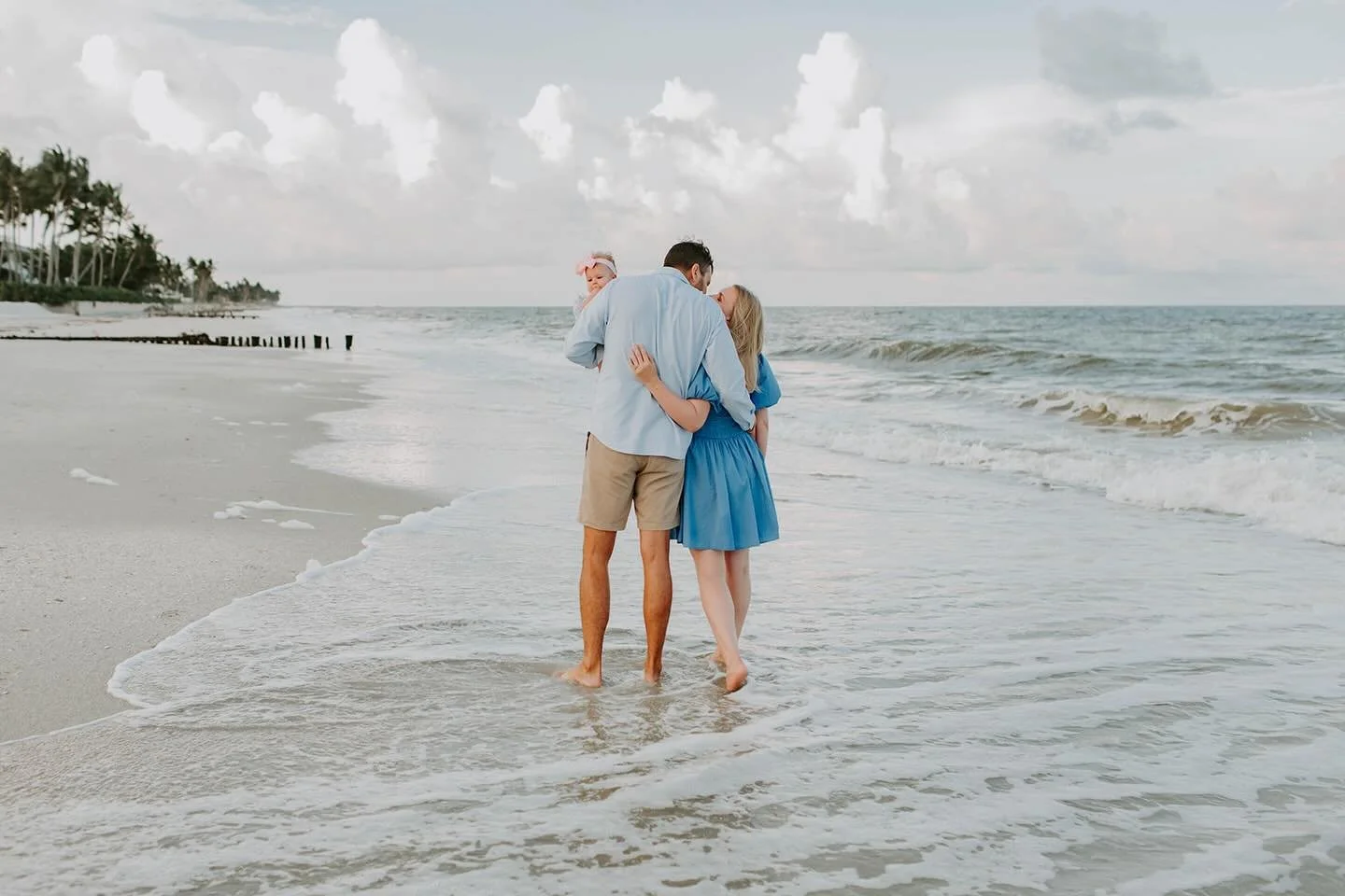 Perfect new year&rsquo;s eve plan- home, stranger things, and bed by 10pm. 2025 has been good ✌🏼

#Photography #NaplesPhotography #couplesphotographer