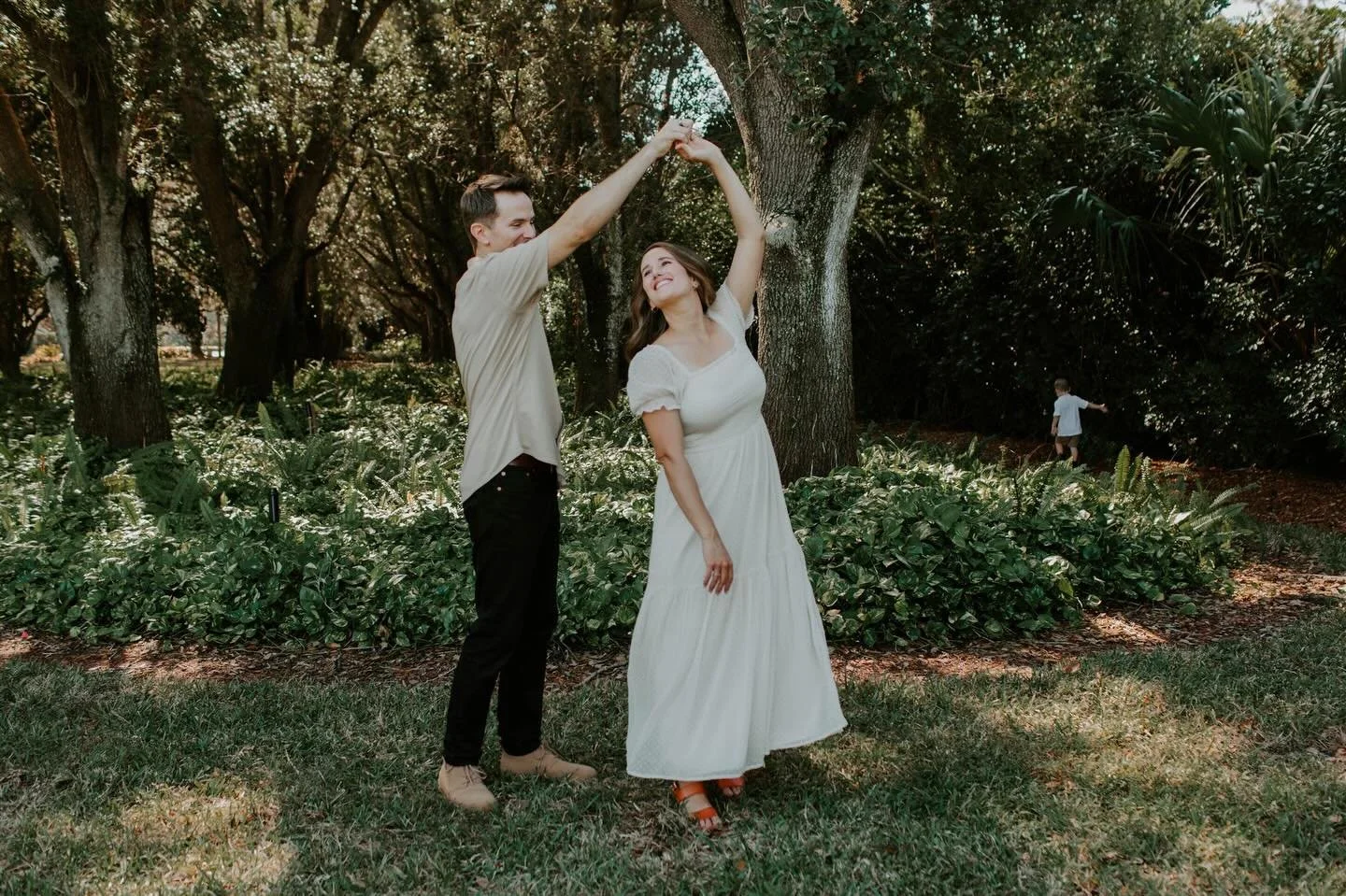 10/10 recommend having your toddler roam wild so we can grab a tiny portion of your family session just for mom and dad 💕

 #giocreativefl #naplesphotographer #couplesphotographer #naplesfamilyphotographer