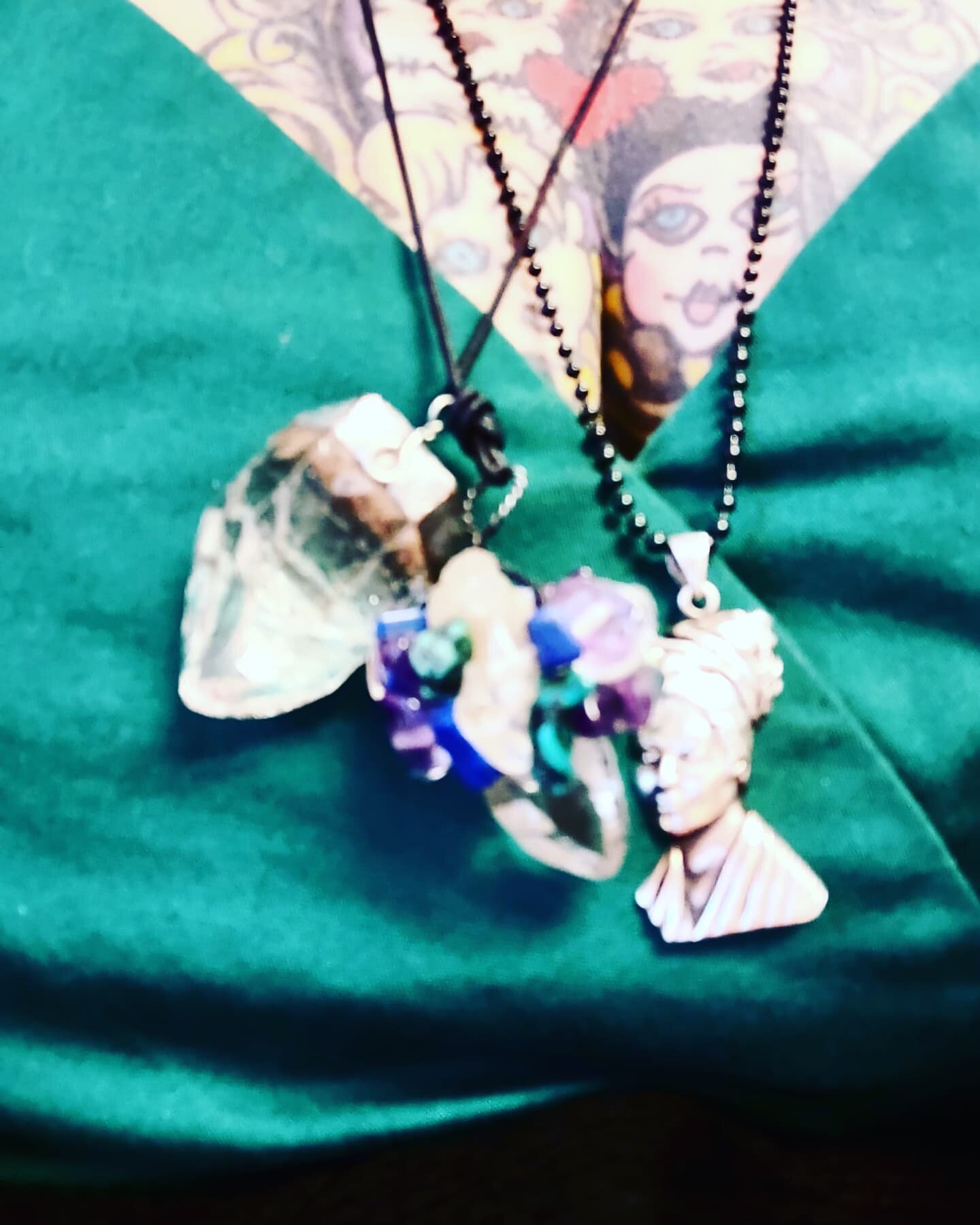 Been wearing my mama's crystals through Yule season, I remember when she bought these at Gemini Metaphysical Store in Morgan Hill around 1988..
🐝🦋🐝🦋
Wearing green for luck (phukit I'm Irish) and I never remove my Laveau for I feel she protects me