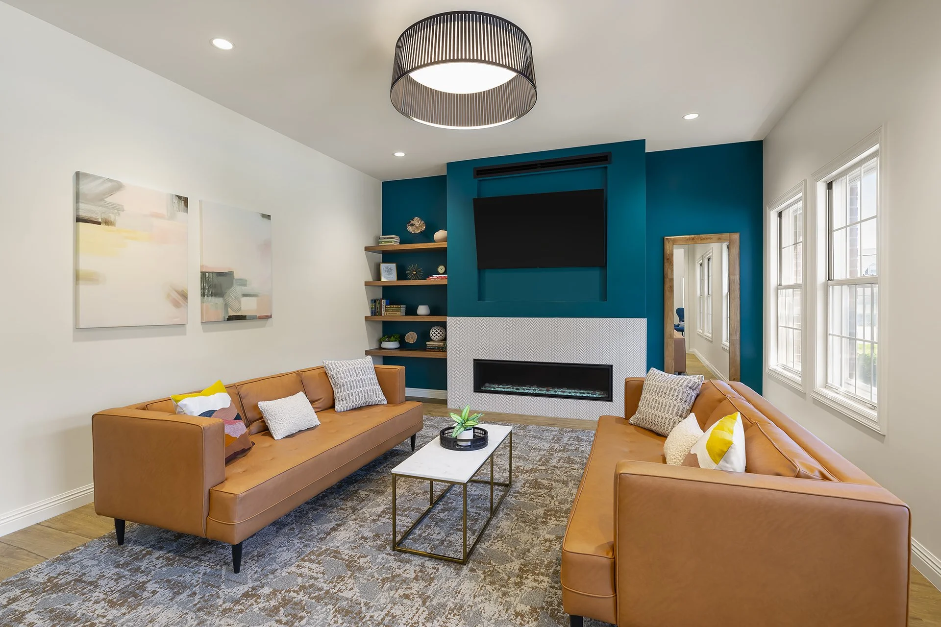 Seating_TV_Fireplace_2023_07_24.jpg