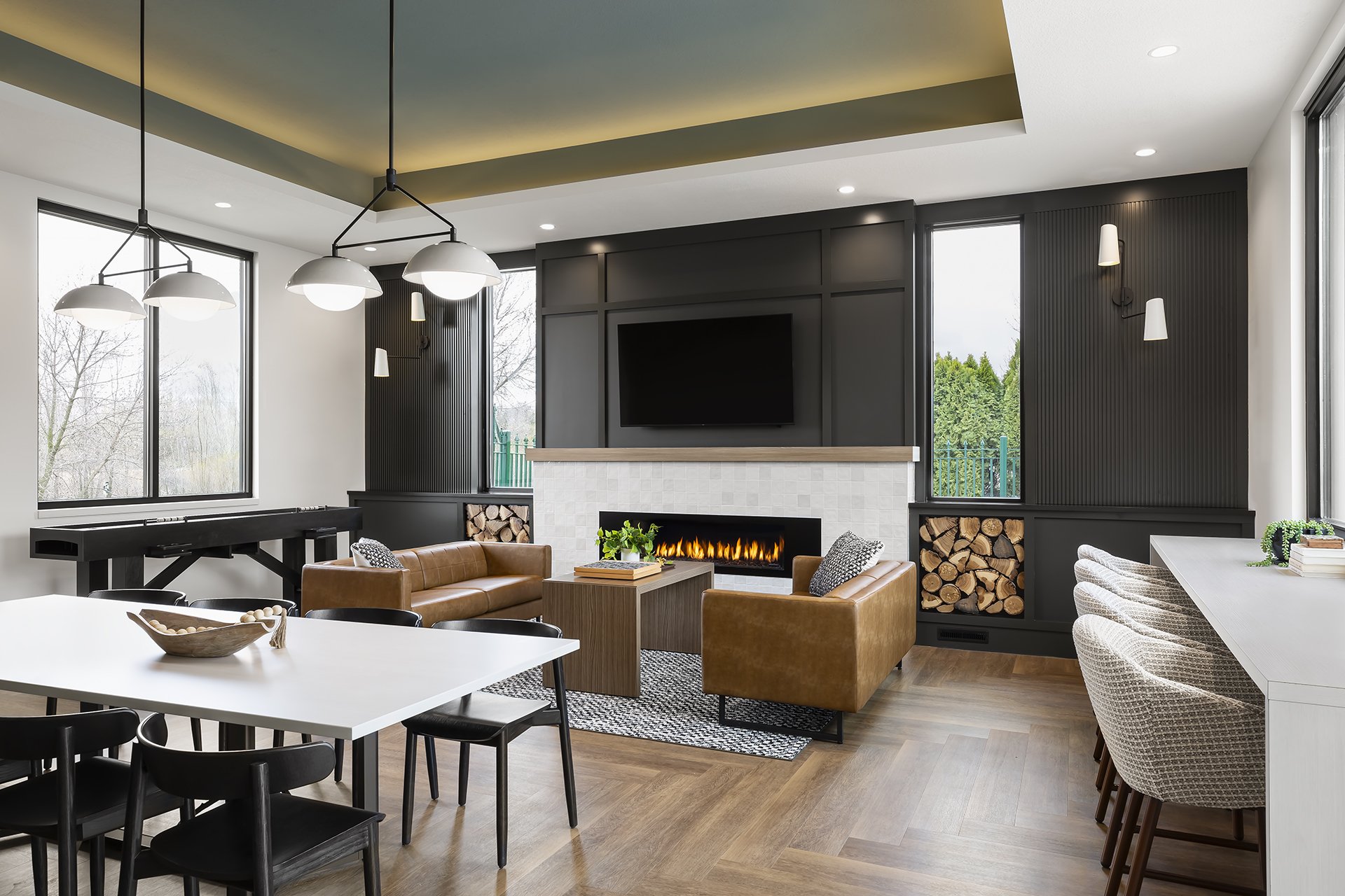 CommunityRoom_Fireplace_TV_2024_04_17.jpg