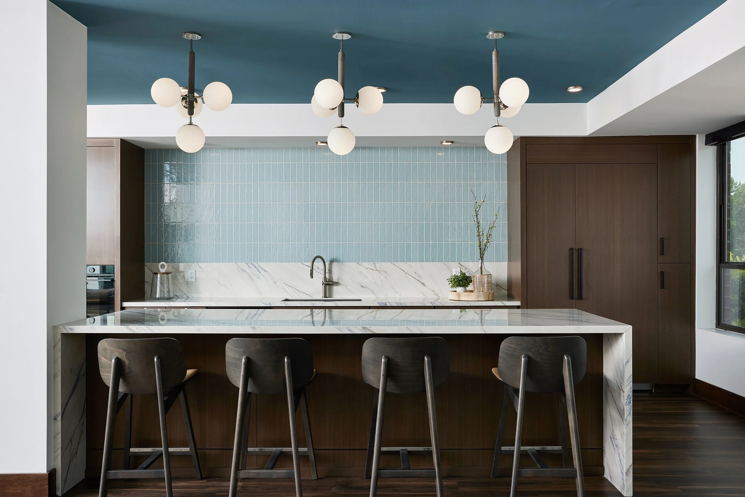 martinblu-apartments-clubroom-kitchen-island.jpg