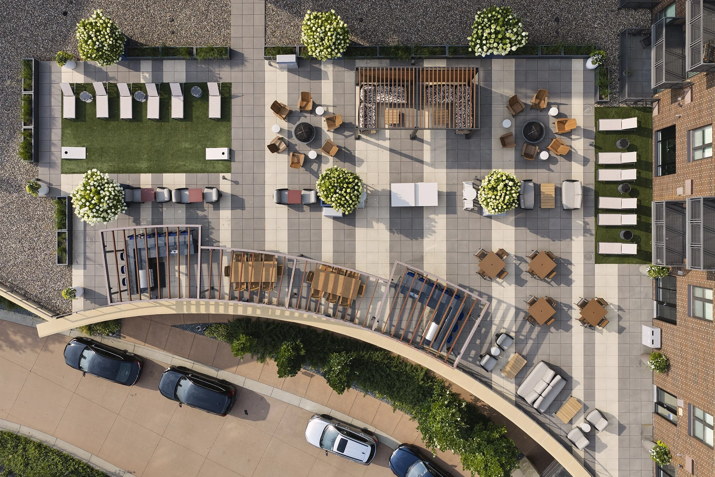 martinblu-apartments-rooftop-amenity-deck-minneapolis-10k-architecture-aerial.jpg