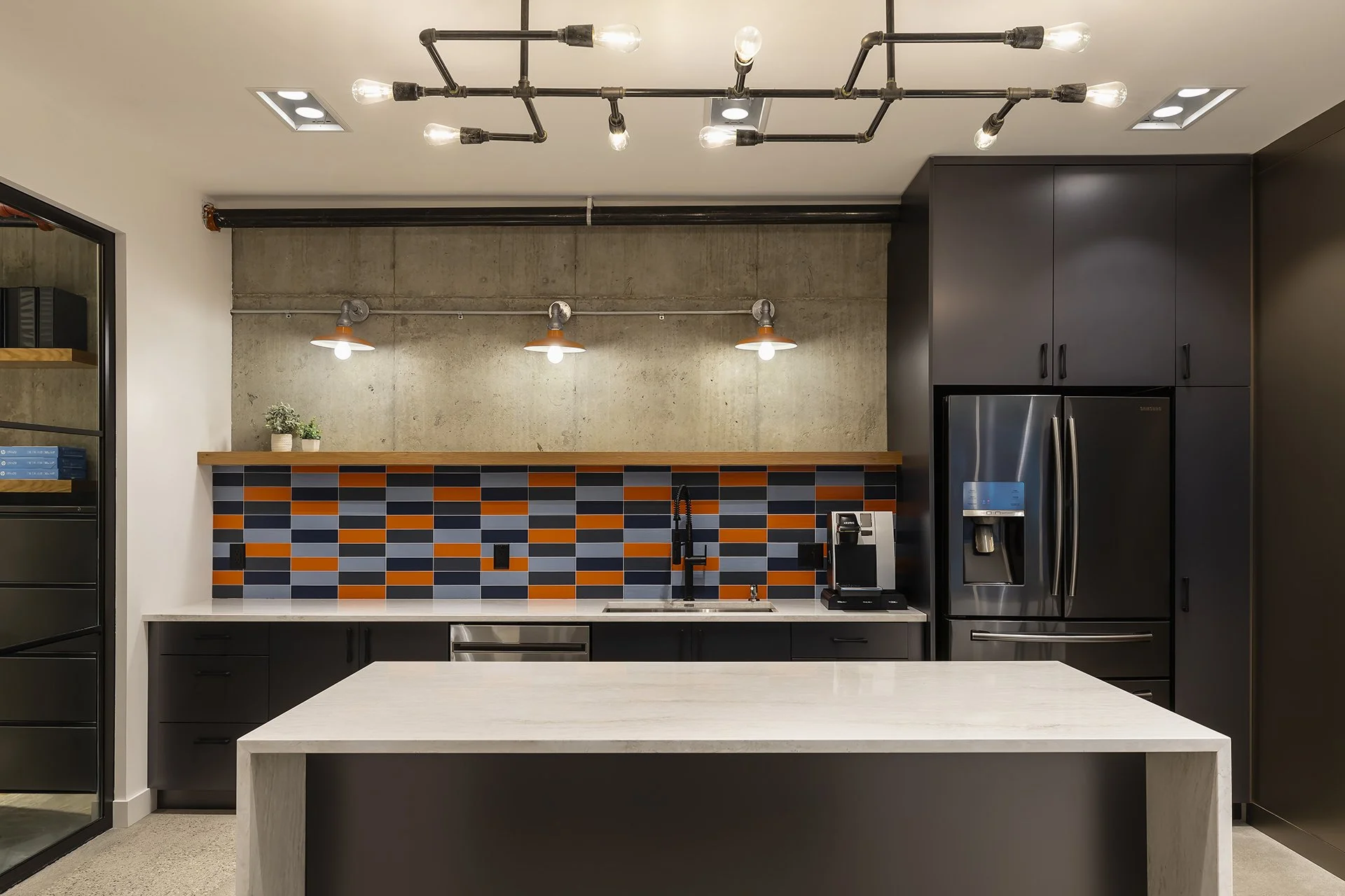 Madelpa_Lakeoffice_Kitchen_2026_08_13.jpg