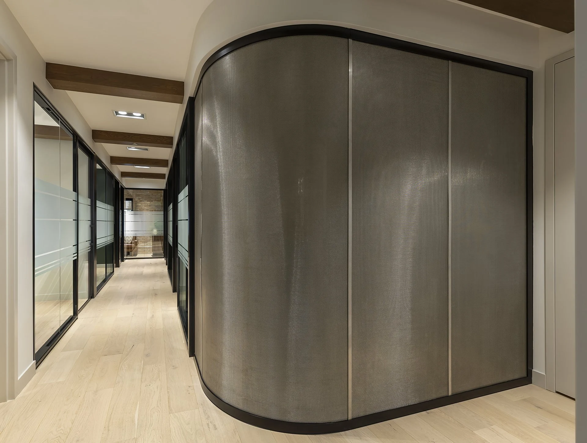 Madelpa_Lakeoffice_Hallway_2026_08_13.jpg