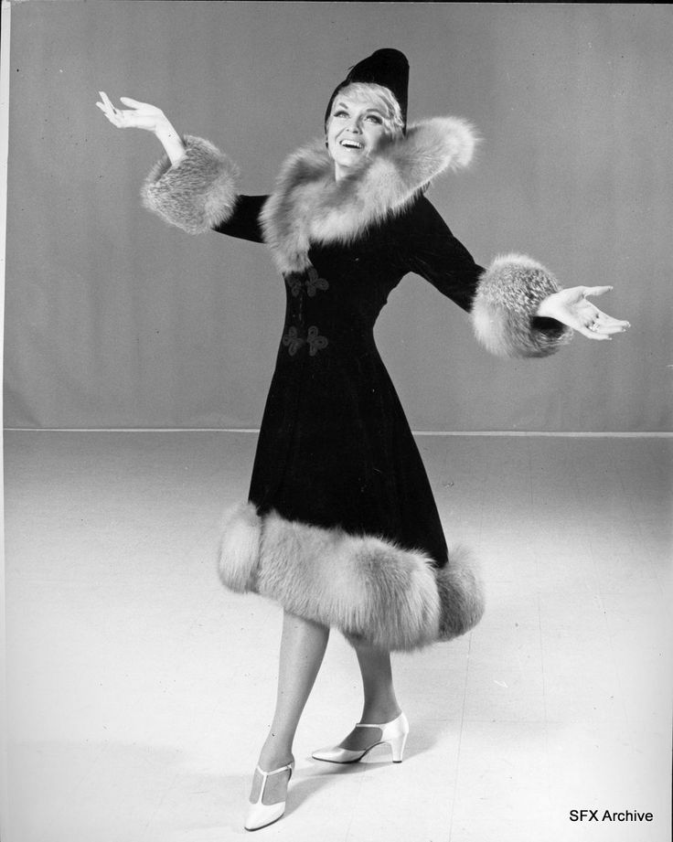 Jane Morgan as 'Mame'