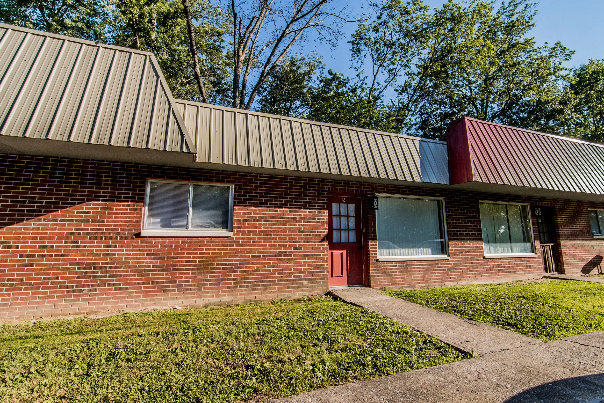 902 N. DuQuoin Street APT 8 — J&R Properties