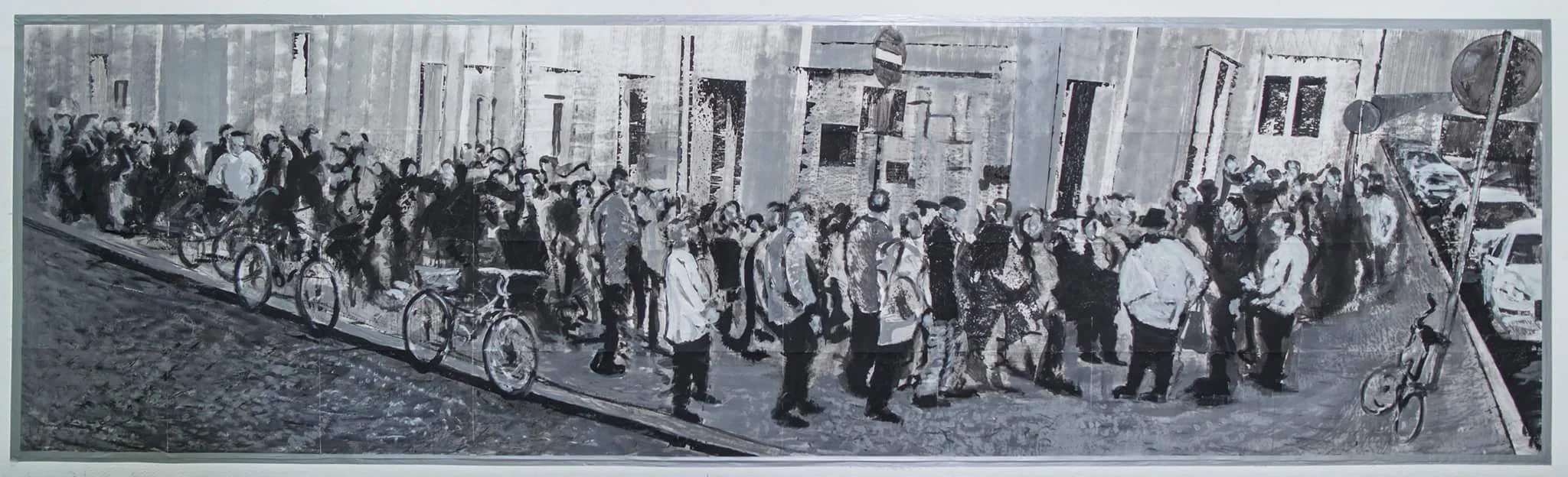  Queue, 700 x 200 cm, 2017.   