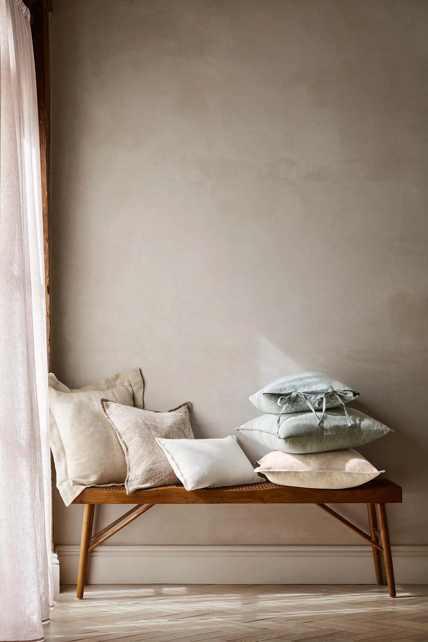 SHOT_09_SHEERS_CUSHION_SHOT_600_HERO.jpg