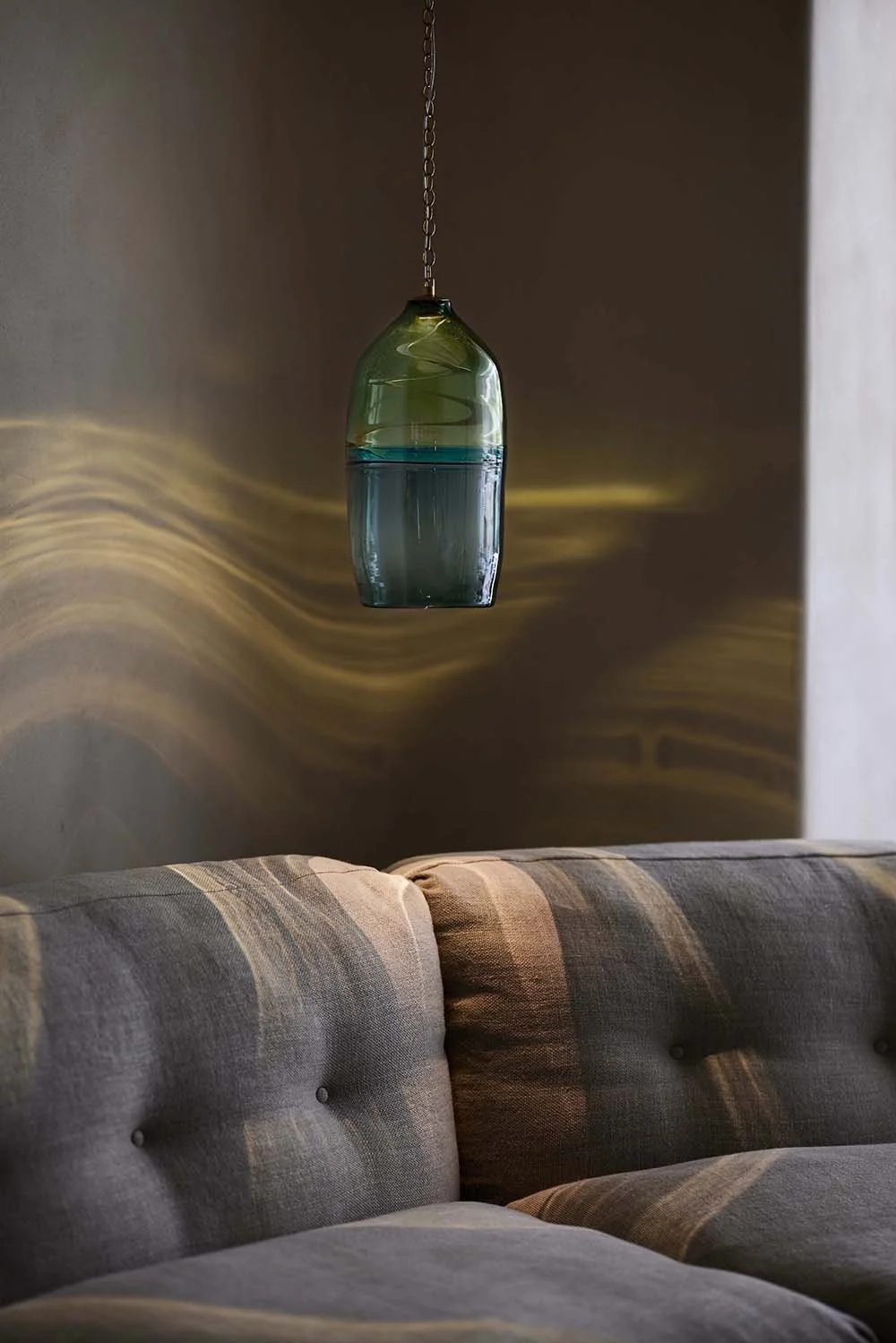 OCHRE_SHOT_09_ENCALMO_MEDIUM_BLUE_LIGHT.jpg