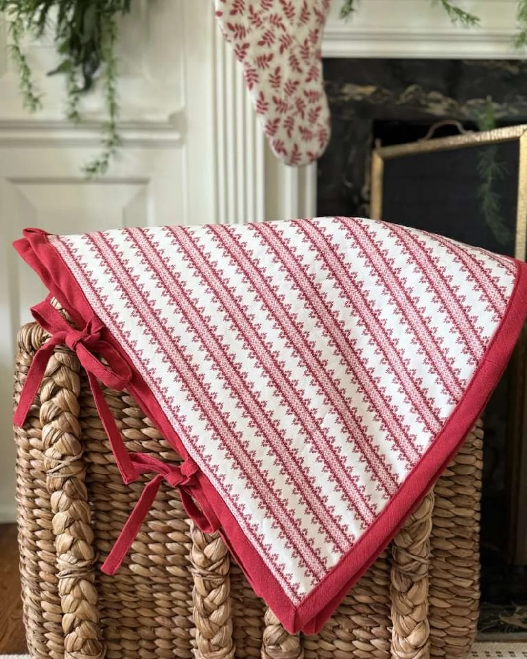 π£It’s not too late! β€οΈ Preorders are still happening now!
Our Storied Home Tree Skirt in Nutcracker Red is pure holiday magic — every detail handmade here in the U.S. with our California-milled fabric and the artistry of @drapettecustom