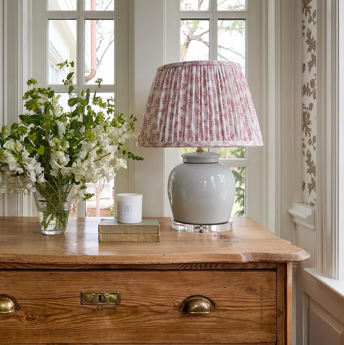 It took everything in me not to put the tree up this weekend&hellip; but next weekend, it&rsquo;s happening. ✨🎄

If you&rsquo;re readying your rooms for the holidays, The Sunday Lamp makes such a sweet statement.
Shown here with our custom gathered 