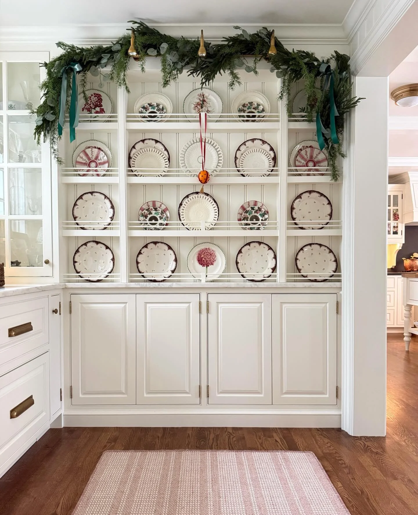 Busy morning over here! I literally tightened my robe straps and got stuff done. Because sometimes a girl just has to climb a chair, hang garland, and tie a bow! 🤣

This plate wall is ever changing and I love tinkering it with it!❤️

Most plates @ca