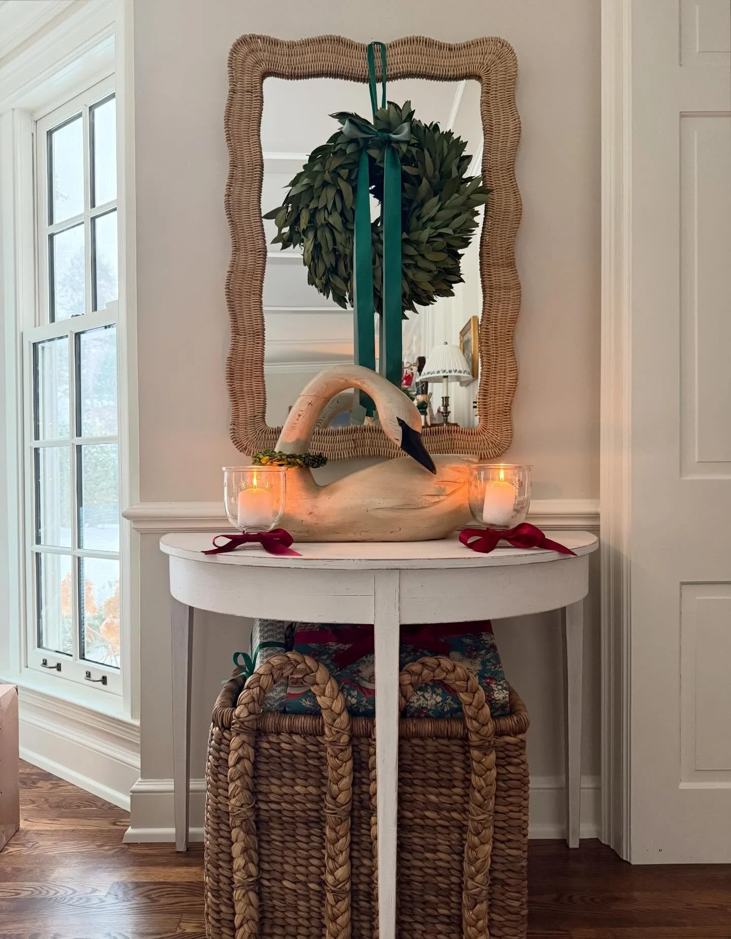 The simple joys of decorating for the season truly make me smile. ❤️

X.O.,
H.S