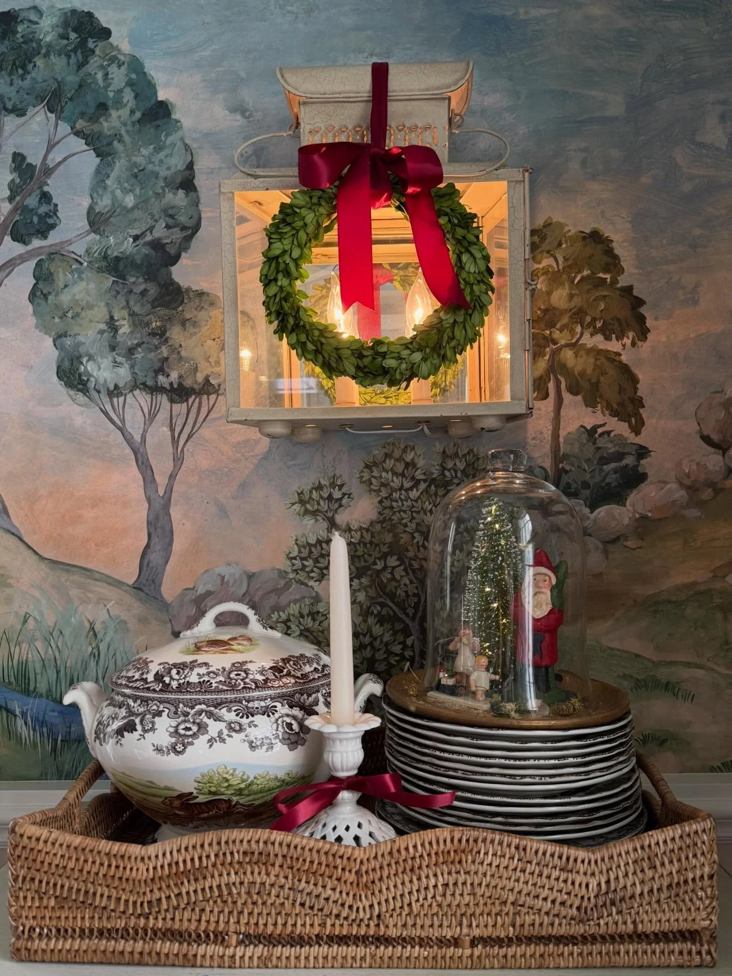 Hosted a little Christmas lunch for two of my design besties today. &hearts;️💚 

I didn&rsquo;t get a finished table photo because I was a busy little lady&mdash;but that&rsquo;s part of holiday hosting, isn&rsquo;t it? 🤣

Little sweet gifts for ea