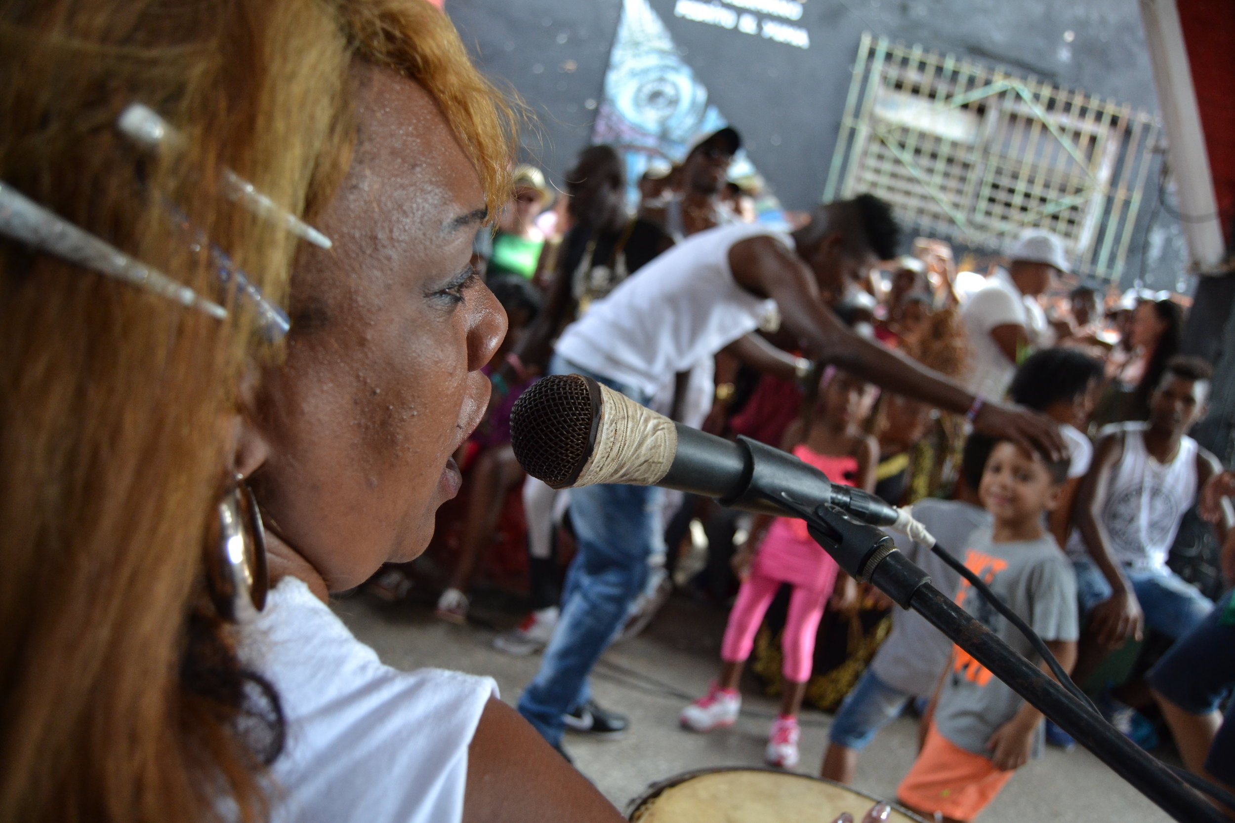 78 Diasporatt...Foto DAYANS LINEA La Habana Cuba(16 de marzo 2018)Rumba en el CALLEJON DE HAME Grupo de mujeres cubanas RUMBA MORENA 78 (2) (2).JPG