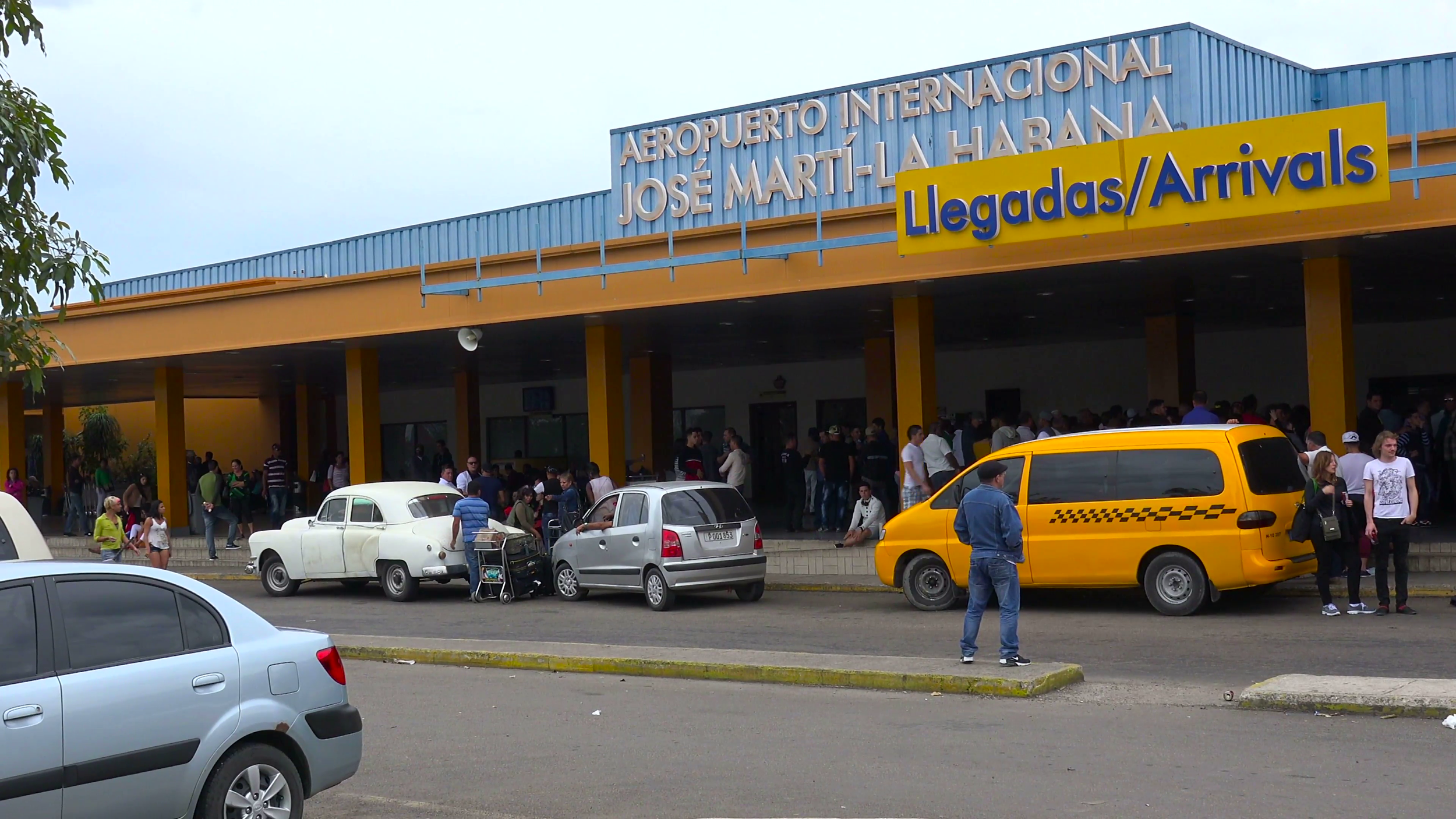 establishing-shot-of-the-jose-marti-international-airport-in-havana-cuba_rsvpelxo__F0000.png