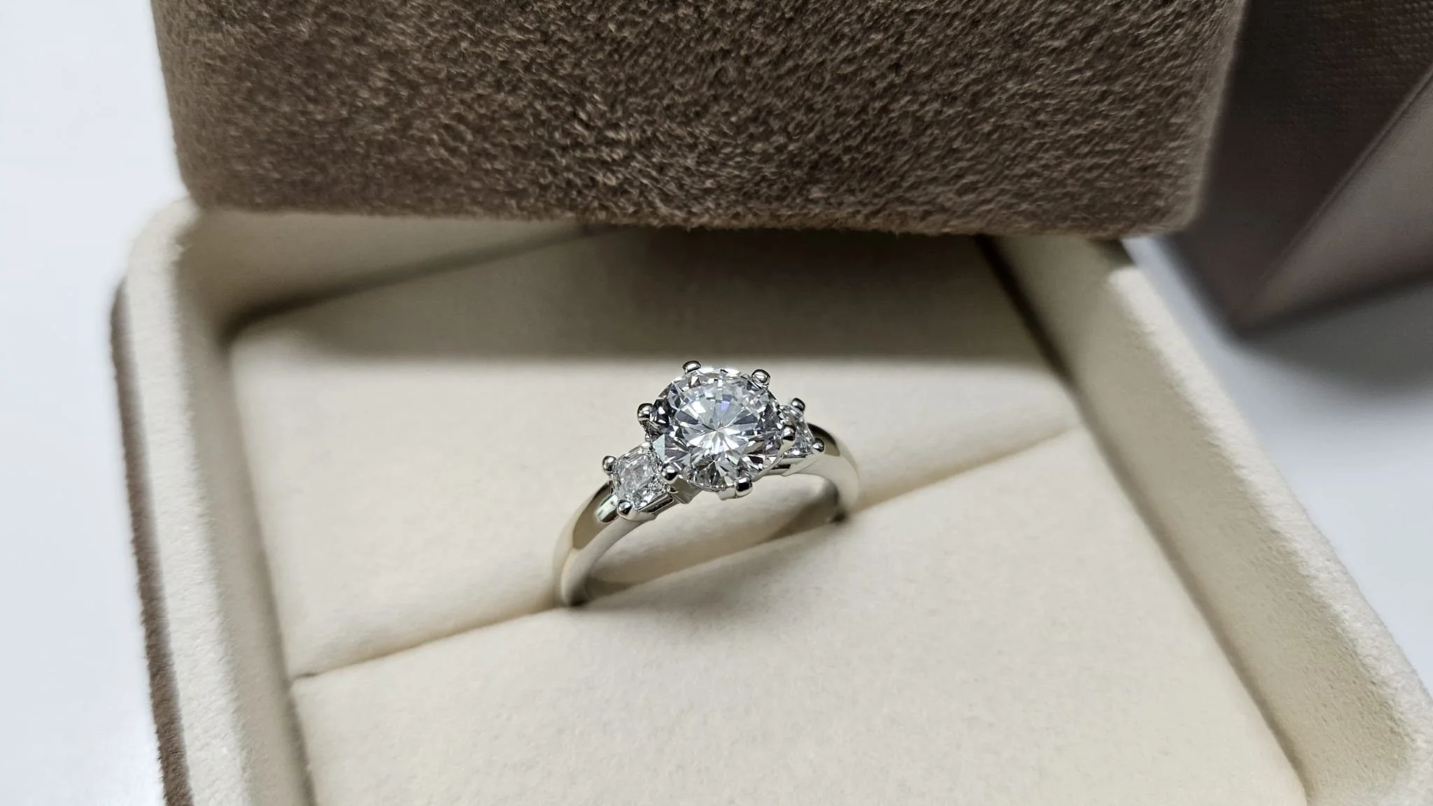 10 Essentiële Tips voor het Kiezen van de Perfecte Goudsmid: Unieke, Handgemaakte Sieraden