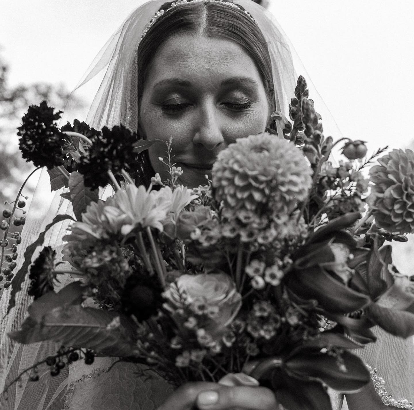 Blossoms intertwined, 
loves&rsquo;s fragrant tapestry bloom, joyful vows embraced. 💐
&bull;
&bull;
&bull;
&bull;
&bull;

#BridalBlooms #WeddingFlorals #LoveInBloom #BouquetOfJoy #RomanticPetals #MarriageMementos #BloomingTies #ElegantArrangements #