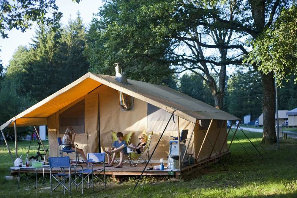 camping_huttopia_les_chateaux_tente_cosy.jpg
