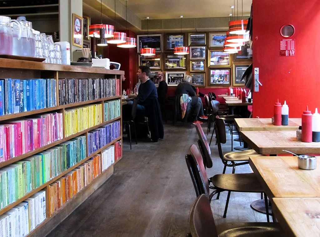 Laundromat Cafe. Photo by Caroline Hadamitzky