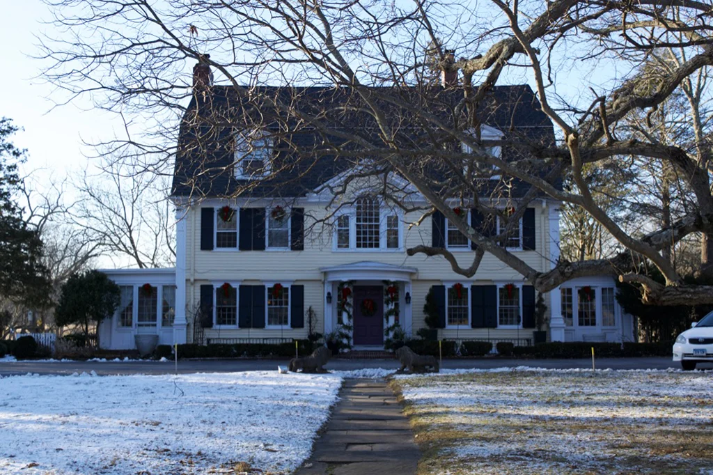 Exterior of the Bee and Thistle Inn.jpg