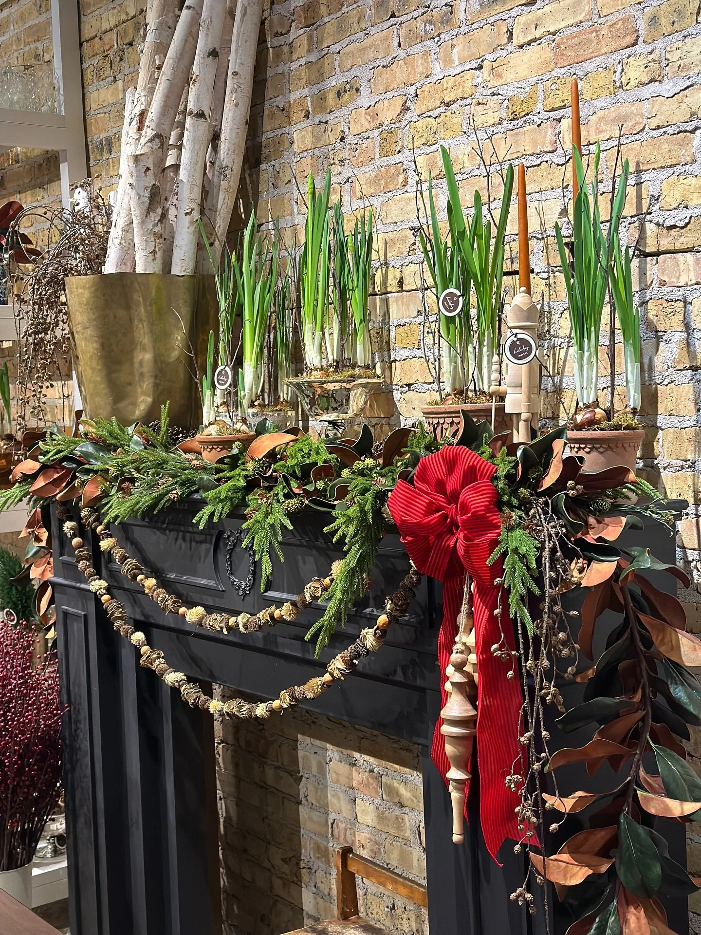 looking for a few more vendors for our our Holiday Market! November 29th and 30th we open our doors for a festive shopping experience. we curate vendors to ensure there’s a wonderful variety and no oversaturation. 
we are good in jewelry and c