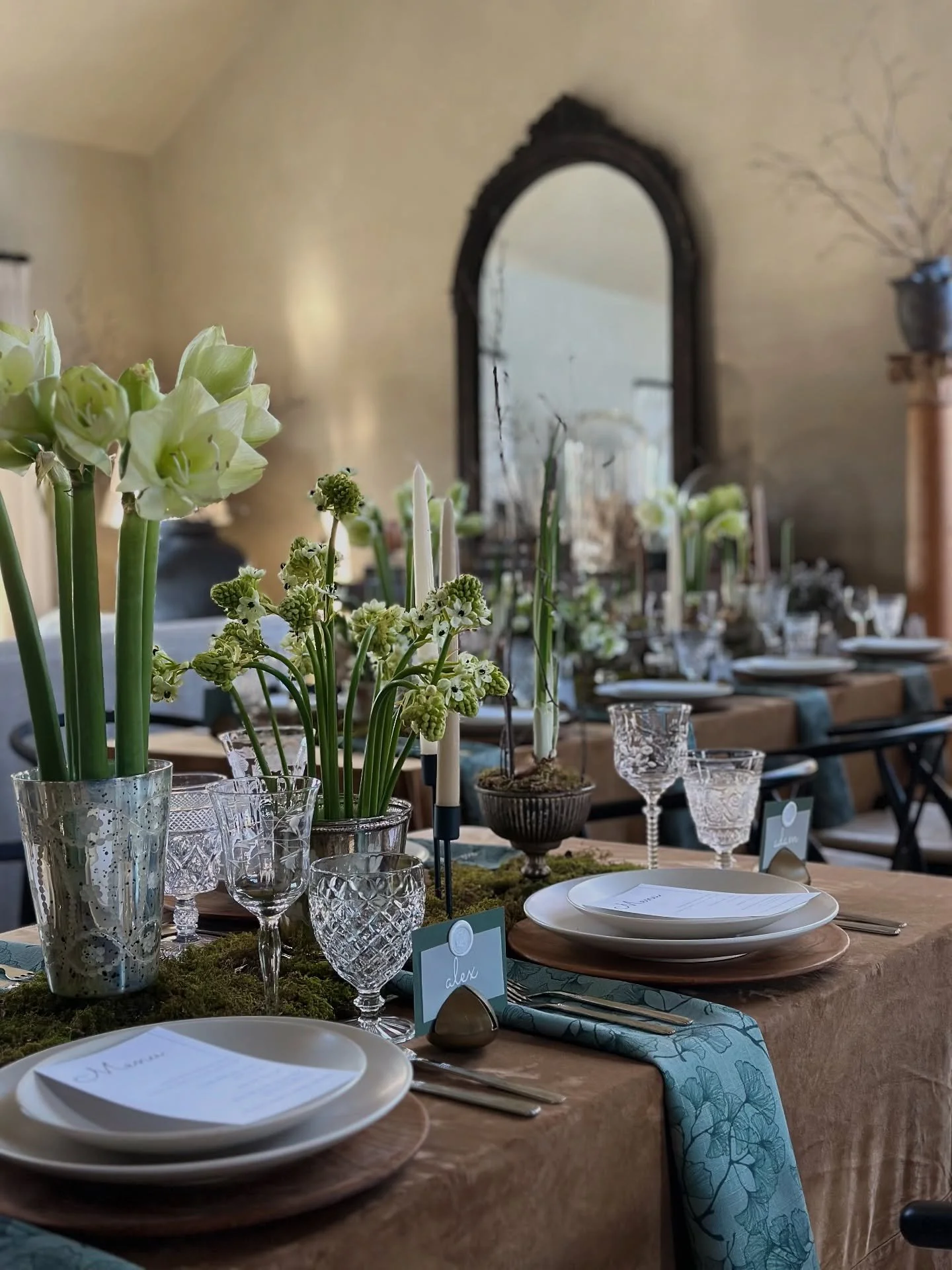 the paperwhites are potted, and we are officially in Holiday mode! we have one full Christmas installation under our belt and many more lined up this season&hellip;

Holiday reminders:

we can help with Thanksgiving and Holiday tablescapes. shop our 