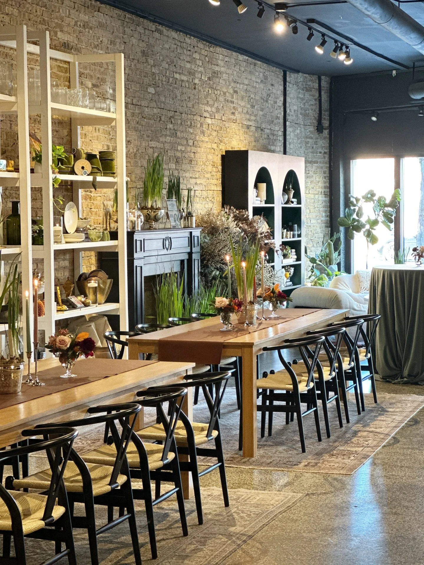 engagement party at Atelier. we dressed her up with linens, and added some florals and candlelight to celebrate fran and devin. @forkitgrazing served up some grazing, flatbreads and sliders while guests cocktailed and celebrated. 

congrats! 

&heart