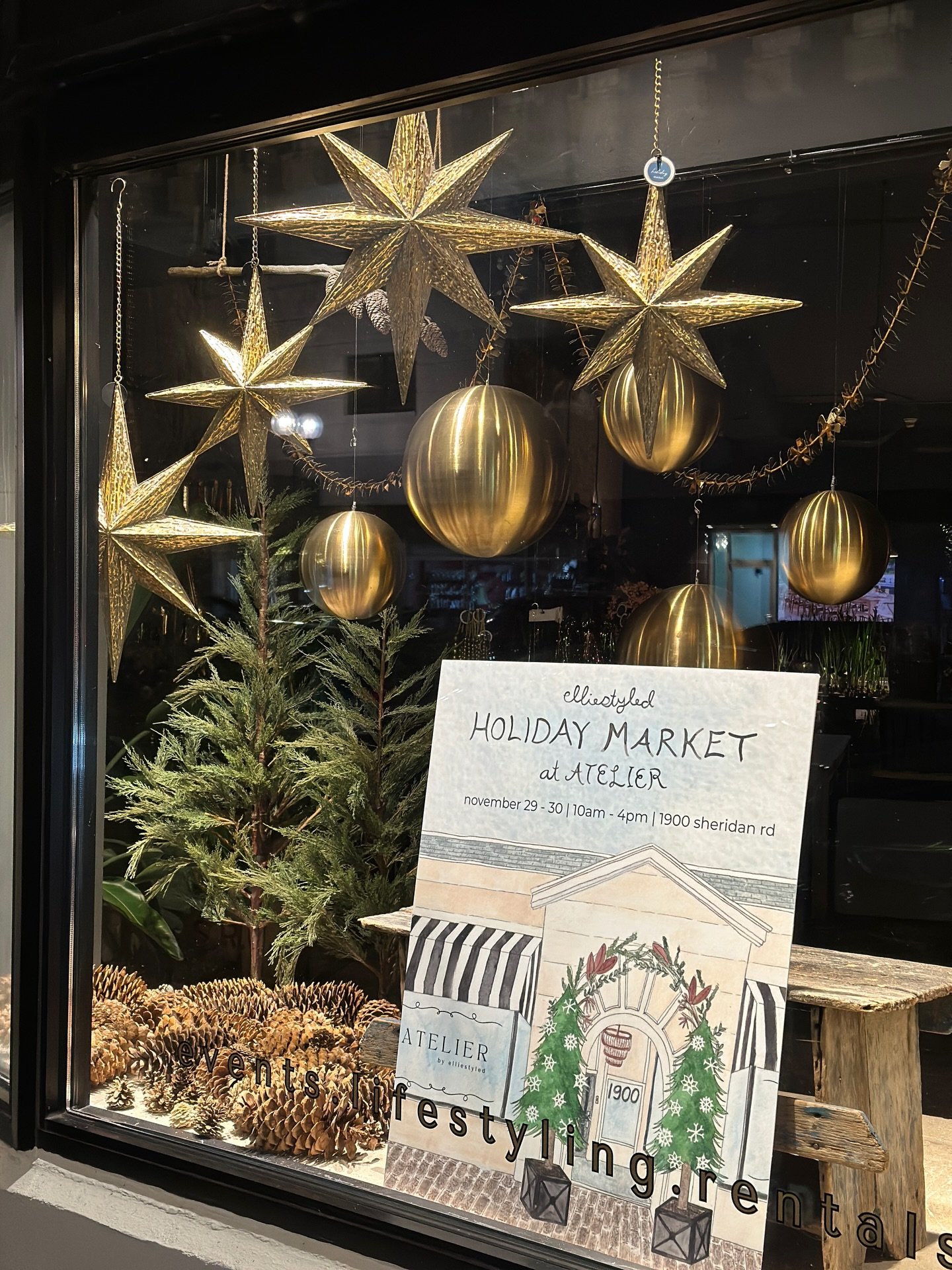 sometimes I have to go by at night and check out our pretty windows with the lights on ✨ 

#windowdisplay #eventstylist #elliestyled #highlandpark #atelierbyelliestyled #eventvenue